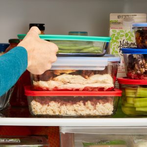 5 Ways to Maximize Space In Your Fridge When You’re Hosting a Big Meal 2