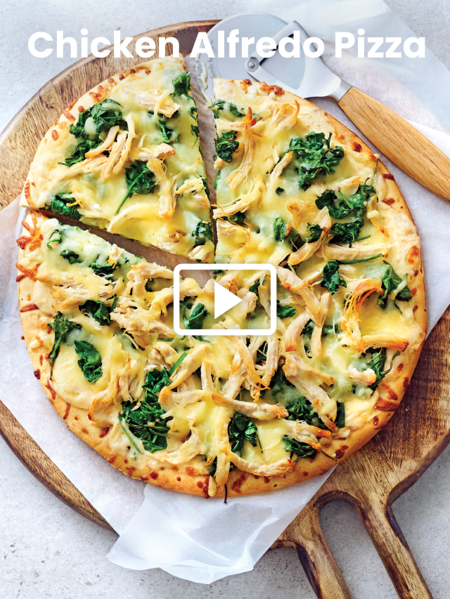 Chicken Alfredo Pizza with Spinach Savory