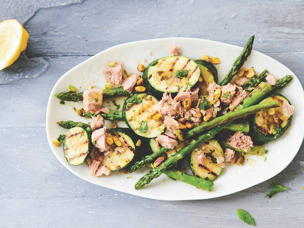 zucchini-and-asparagus-salad-with-tuna.jpg