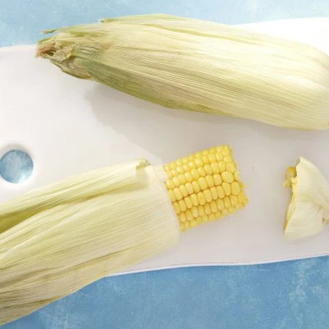 The Foolproof Way to Shuck Corn in Seconds 4