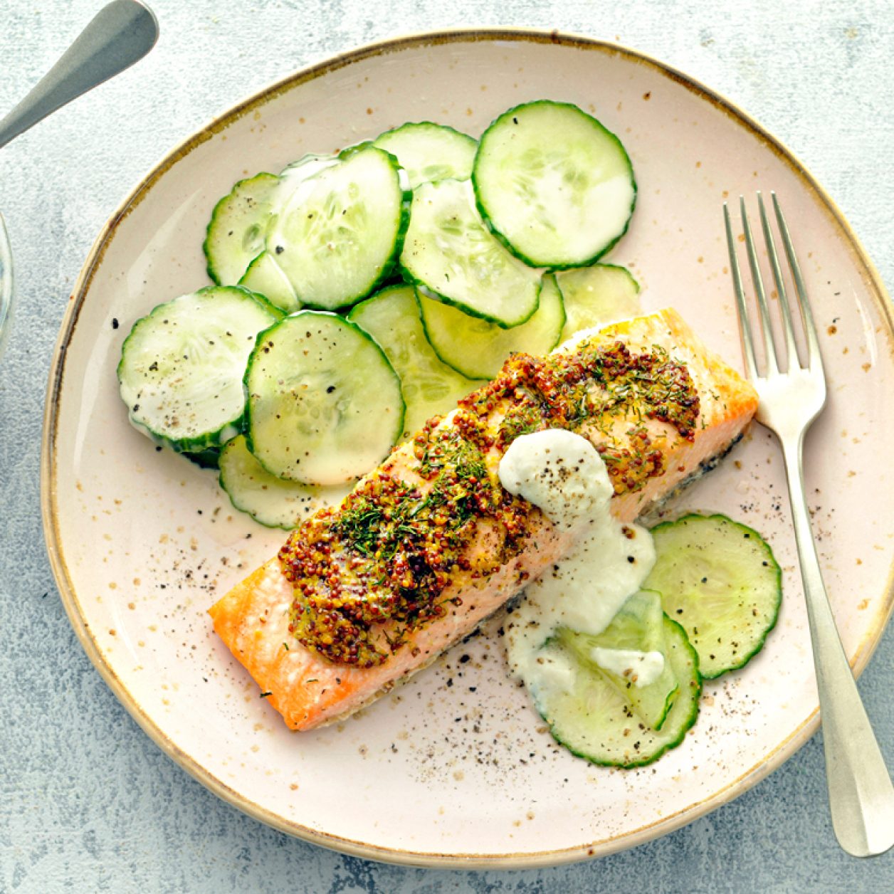 Salmon with Horseradish Yogurt Sauce Savory