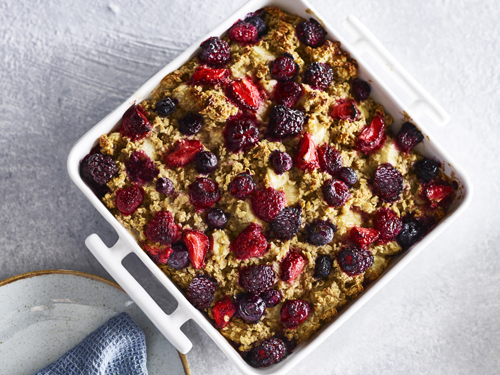 Baked Oatmeal with Bananas and Berries | Savory