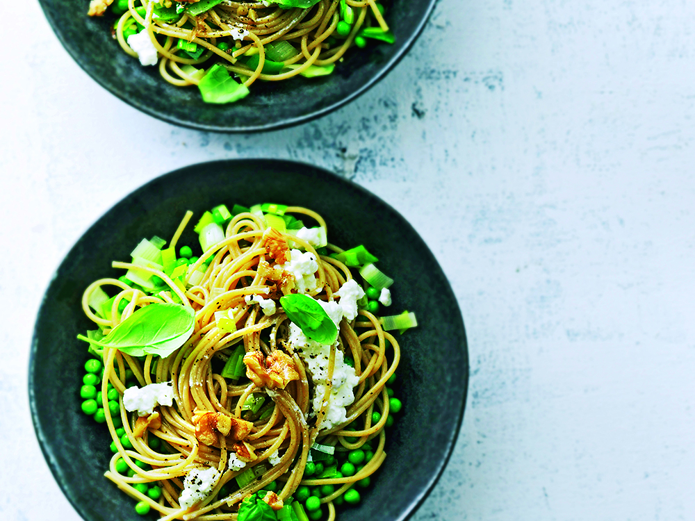 Whole Grain Spaghetti with Leeks and Peas | Savory