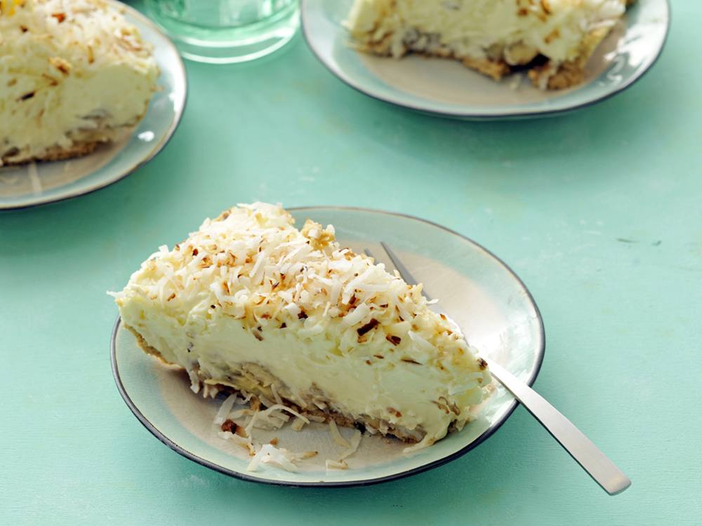 No-Bake Banana and Coconut Cream Pie | Savory