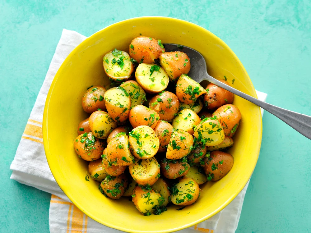 https://www.savoryonline.com/app/uploads/recipes/169186/boiled-potatoes-with-herb-butter.jpg