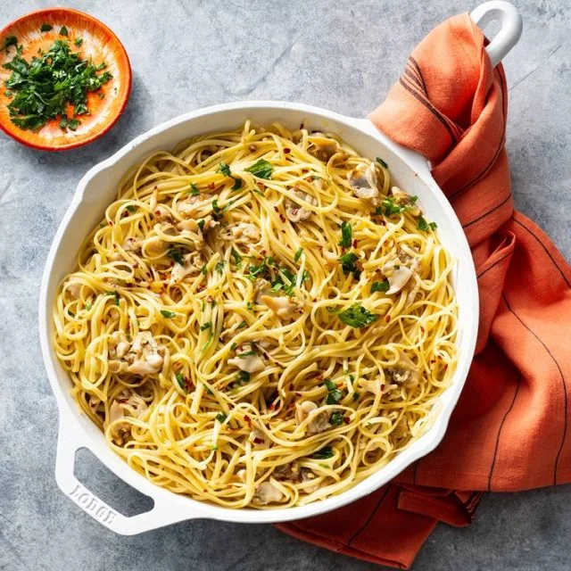 Spaghetti with White Clam Sauce
