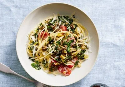 Spaghetti with Tomatoes and Kale