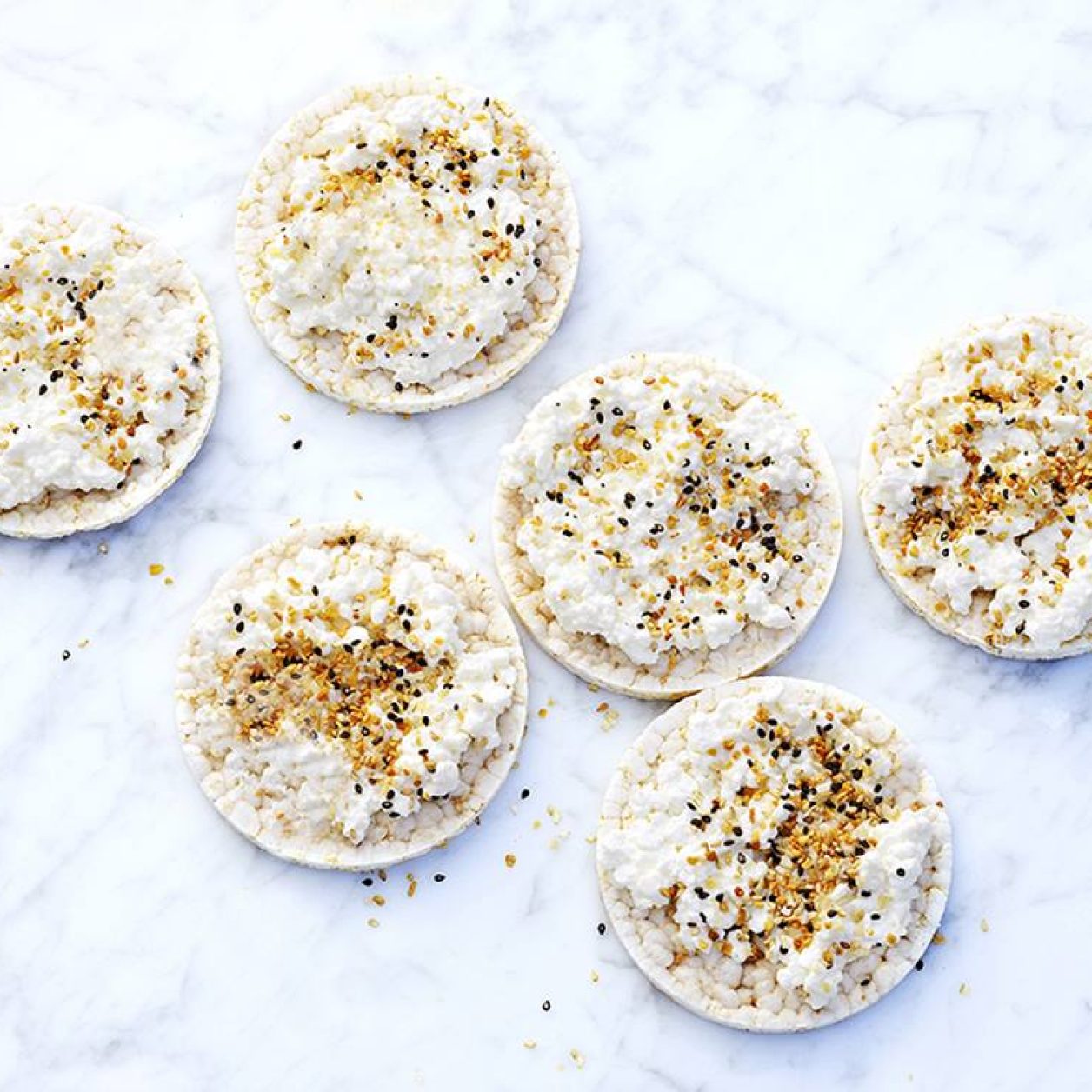 Rice Cakes with Everything Bagel Cottage Cheese Savory