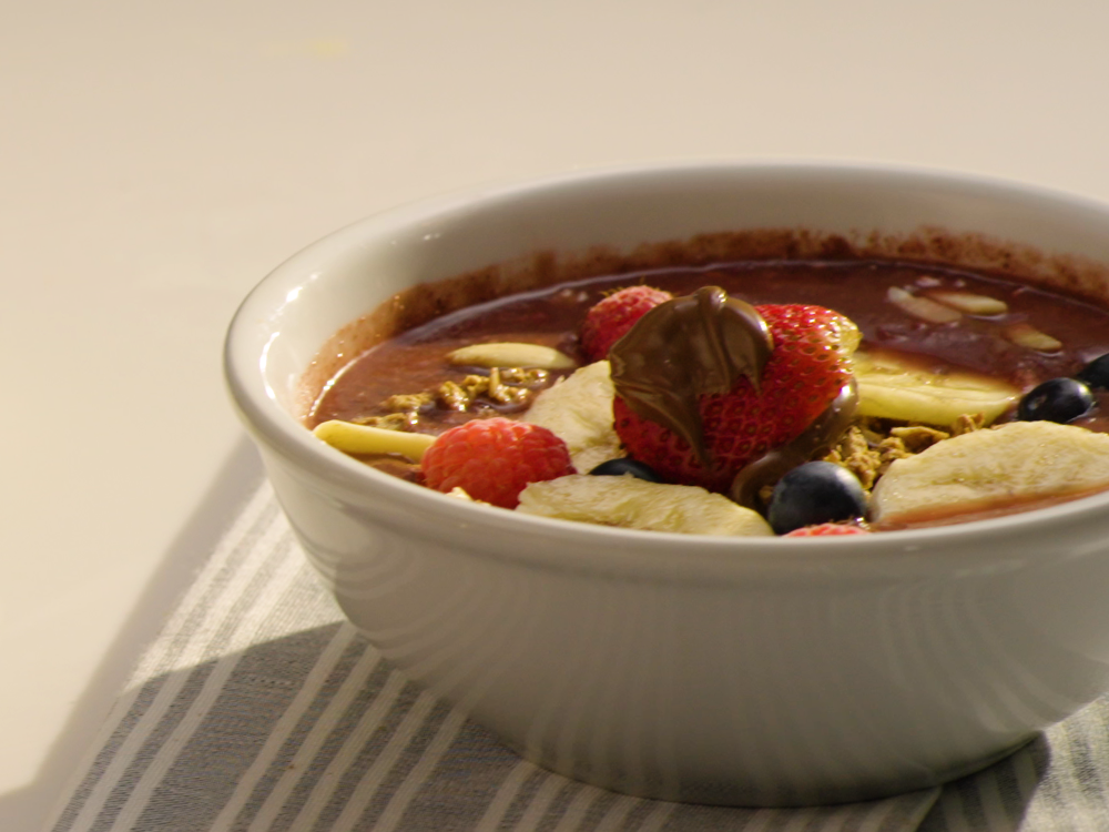 Acai Bowl with Nutella® Savory