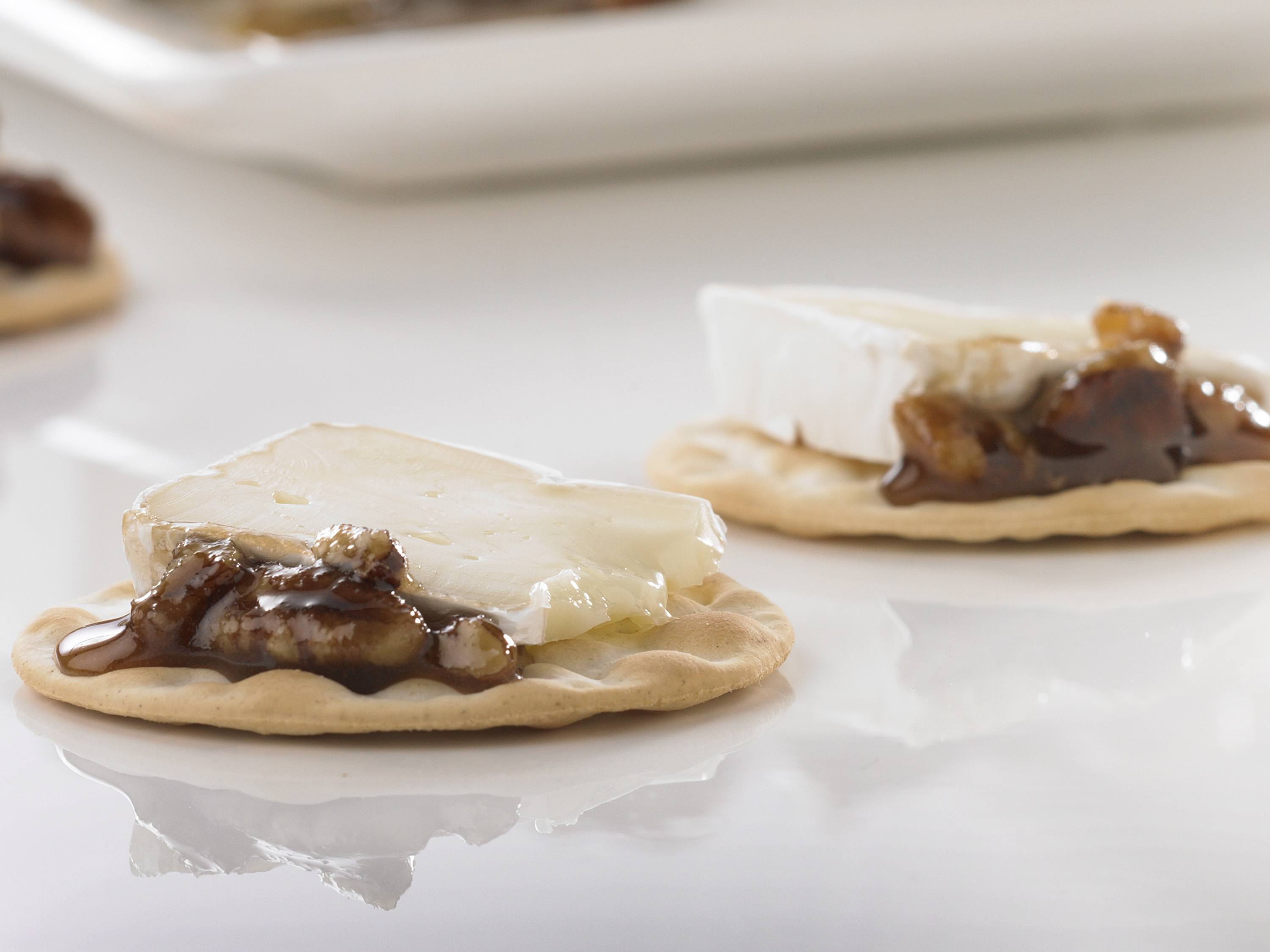 Kellogg's® Nut Glazed Brie Savory