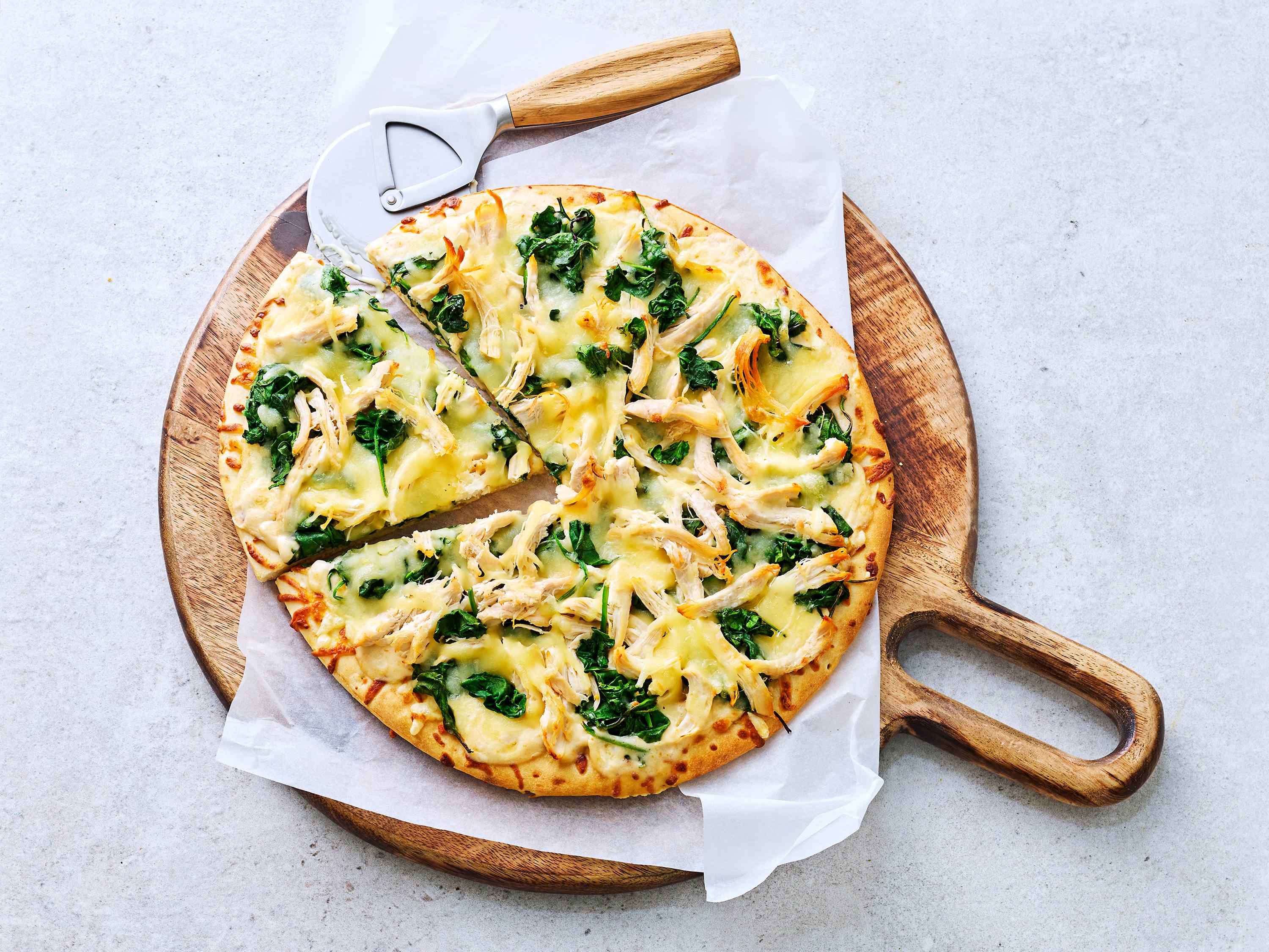 Chicken Alfredo Pizza with Spinach Savory