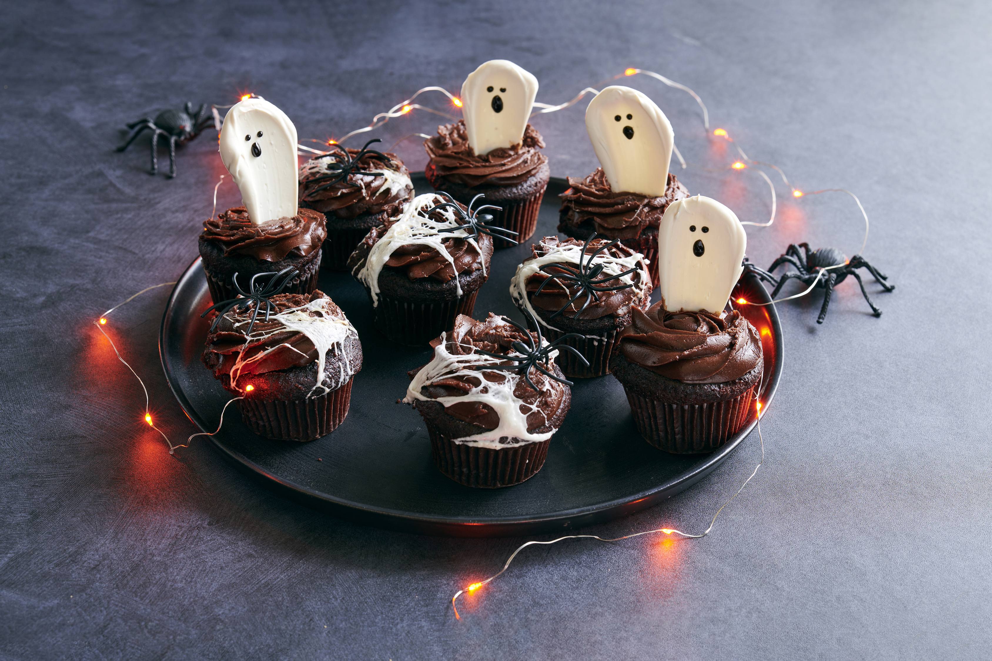 chocolate-halloween-cupcakes-savory