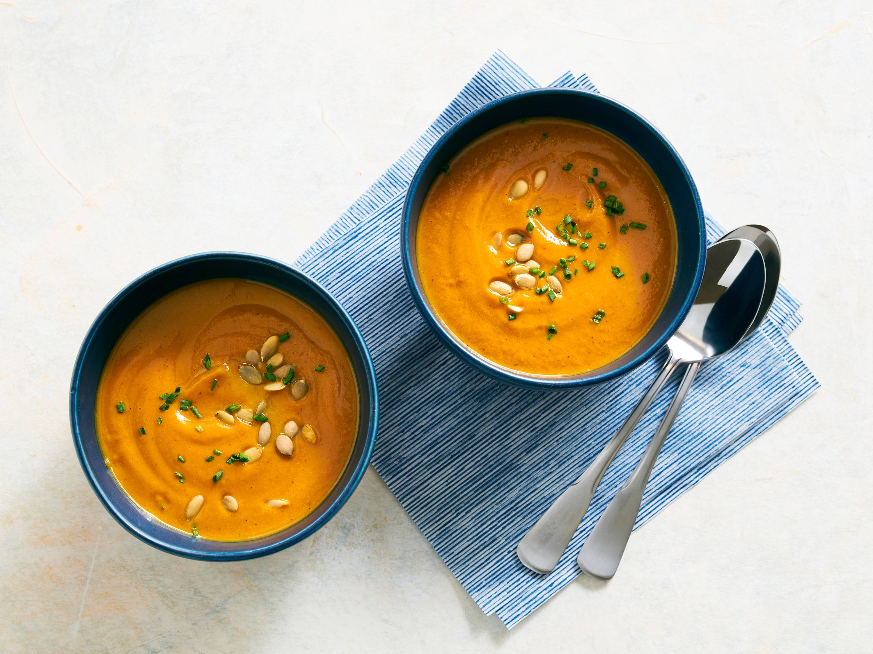 https://www.savoryonline.com/app/uploads/recipes/244317/roasted-delicata-squash-soup-with-pepitas.jpg