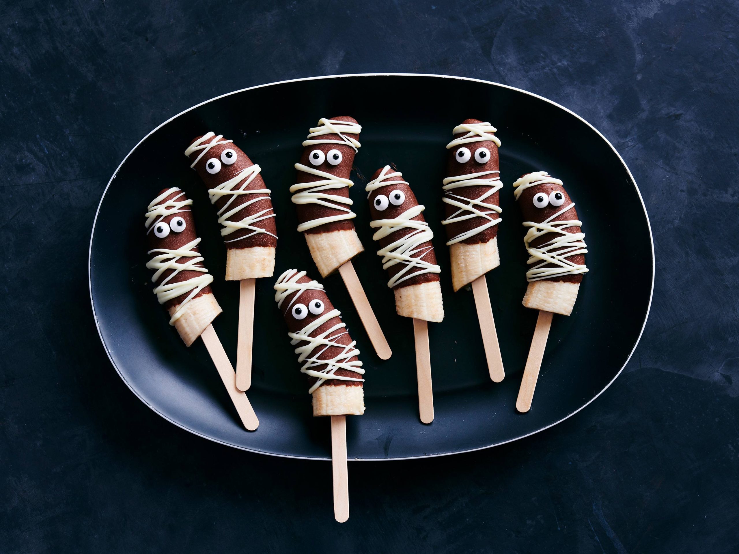 Frozen Banana Halloween Mummies